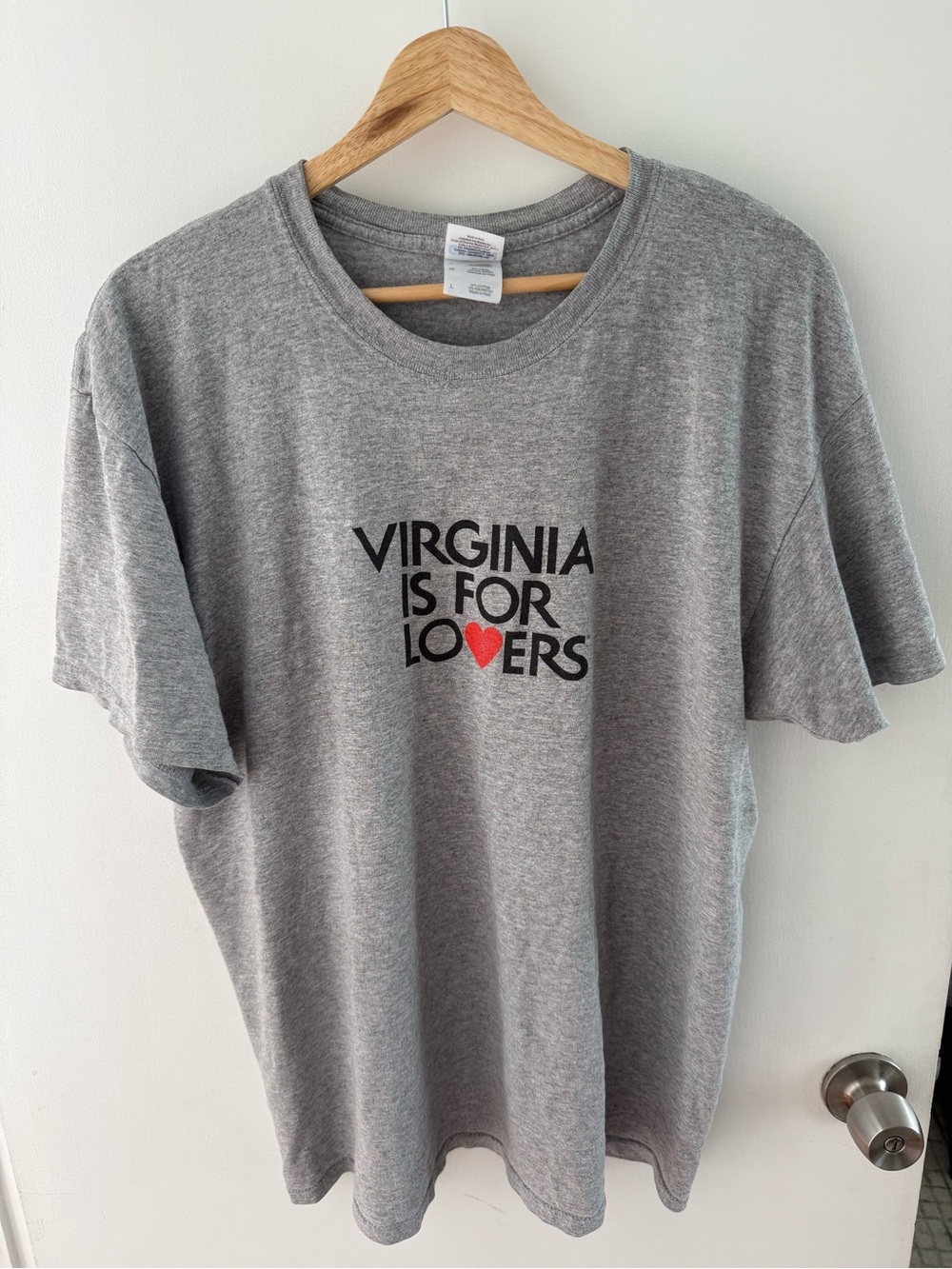 Gildan Gray 'Virginia Is For Lovers' Tee with Red Heart Size L